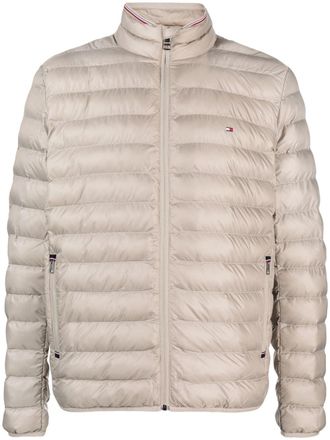 Tommy Hilfiger logo-patch zipped puffer jacket - men - Polyester/Polyester - S - Neutrals