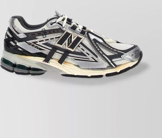 New Balance low-top sneakers