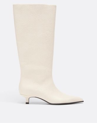 Stradivarius stivaletti con tacco kitten effetto tumbled in ecru-Bianco