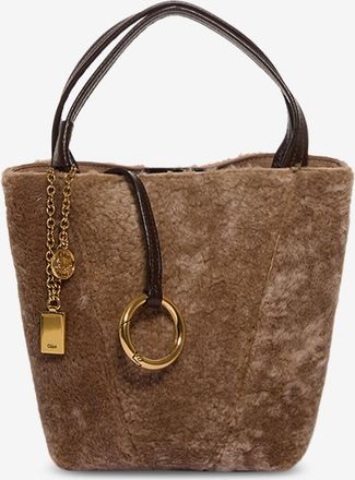 Chlo&eacute; Rechteckige Lammfelltasche mit flauschiger Textur Spin