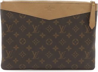 Louis Vuitton Beige Monogram Clutch Bag Pouch (Pre-Owned)
