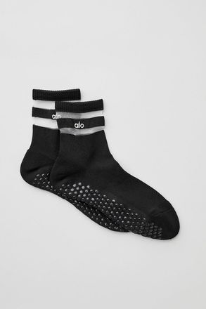 Alo | Womens Pulse Grip Socks in Black, Size: S/M (5-7.5)