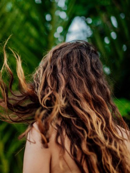 Light it up: zo maak je je zwarte haren lichter