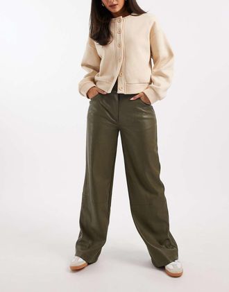 Asos Pantaloni taglio maschile in pelle sintetica verdi a vita bassa-Verde