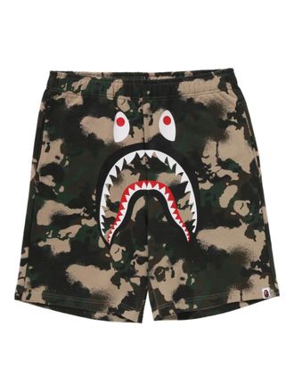 A Bathing Ape camouflage-print shorts - men - Cotton - S - Green