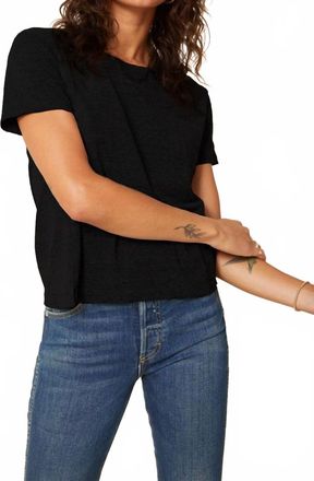 Amo Twist Crewneck Tee In Black