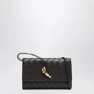 Bottega Veneta Andiamo clutch in Fondant colour