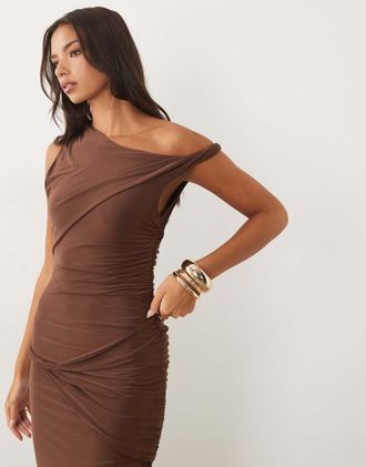 Asos Vestito lungo sinuoso color cioccolato con incrocio e drappeggio-Marrone