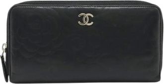 Chanel Pre-owned Wallets, female, Black, Size: ONE SIZE Pre-owned Camellia Embossed Zip Wallet Black