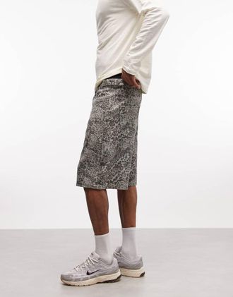 Liquor & Poker Jorts in denim con stampa leopardata sbiadita in coordinato-Multicolore