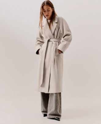 Bershka cappotto lungo morbido con cintura beige-Neutro