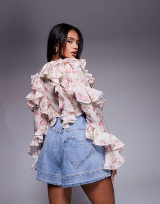 Asos Pantaloncini di jeans svasati blu lavaggio medio a vita alta con tasche a cuore