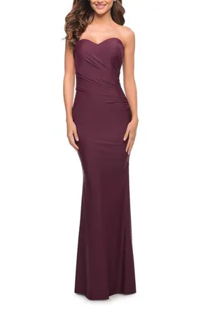 La Femme Sweetheart Strapless Gown with Side Ruching in Dark Wine at Nordstrom, Size 10