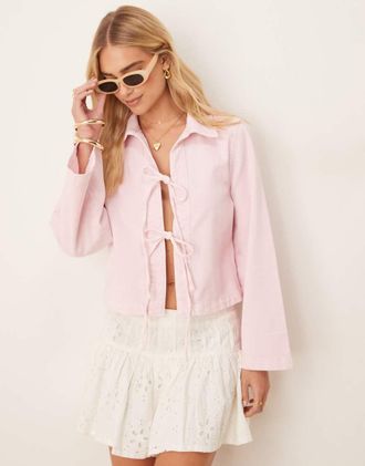 Gina Tricot Gina Tricot - Camicia in denim rosa con maniche ampie e laccetti sul davanti