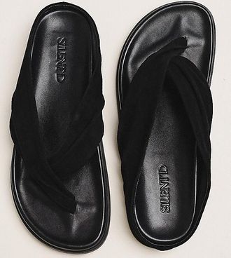Silent D Hedley Thong Sandals