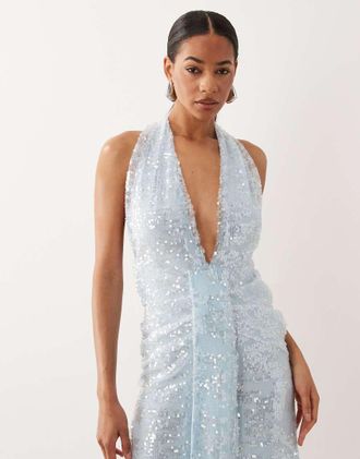 Asos Vestito lungo pliss&eacute; allacciato al collo con scollo profondo celeste con paillettes e dettaglio foulard-Blu