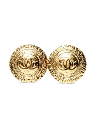 Chanel 1970-1980s logo-detail clip-on earrings - women - Gold Plated - One Size