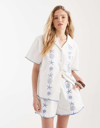 Santa Cruz Reef - Pantaloncini bianco sporco con ricamo in coordinato