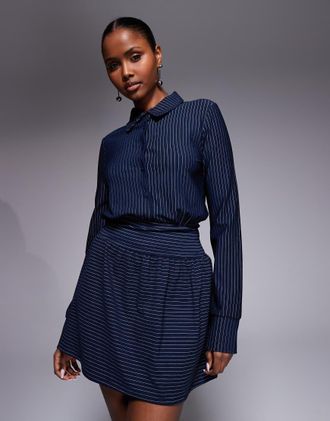 Asos Vestito polo corto a maniche lunghe blu navy gessato con fascia in vita stretta-Multicolore