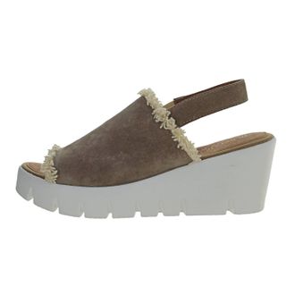 bernie mev. Womens Venti Fringe Wedge Sandal In Taupe/cream