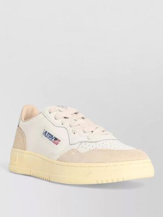 Autry medalist low leather sneakers perforated toe