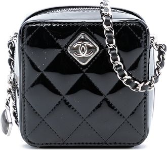 Chanel Pre-owned Womens Cc Quilted Patent Diamond Resin Clutch With Chain - Black Leather - One Size