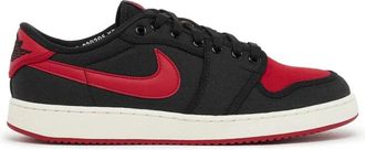 Nike Jordan 1 KO Low QS Bred Sneakers - Heren - Fitnessschoenen - Zwart - 42 1/2 EU - Fitness