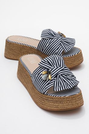 Prologue Shara Braided Bow & Bee Gesp Platform Sandaal