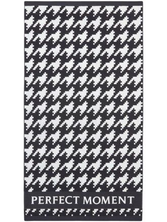 Perfect Moment houndstooth-print beach towel - Black