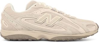 New Balance 204 beige su&egrave;de sneakers