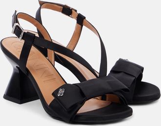 Ganni Sandali in raso con fiocco