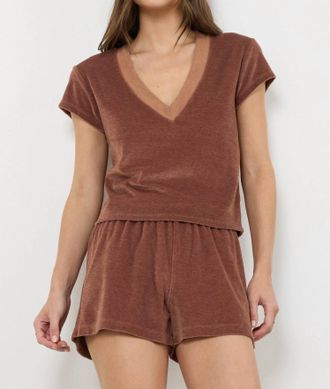 La Made Suri Deep V-Neck Cap Sleeve Velour Tee In Honey
