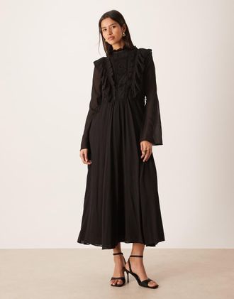 Asos Vestito lungo accollato con volant e inserti in pizzo nero notte con allacciatura