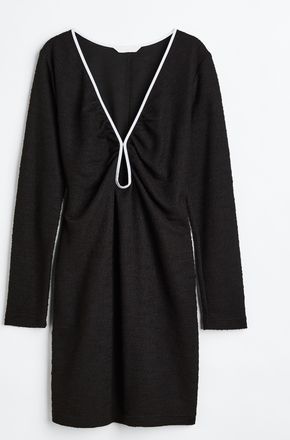H&M Boucl&eacute;-Kleid mit Keyhole-Detail - Schwarz/Weiss