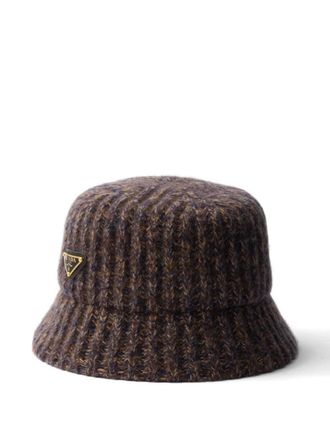Prada triangle logo knit hat - Brown