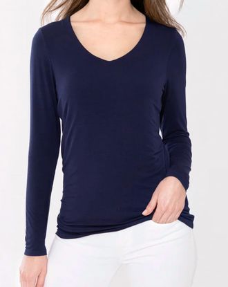Kinross Cashmere Bamboo Ruched Long Sleeve Vee Top In Navy