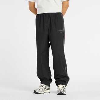 New Balance Hombre Trackside Woven Pant en Negro/Blanco, Polywoven, Talla 2XL
