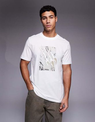 Boss Orange by Hugo Boss T-shirt bianca con logo sul petto-Bianco