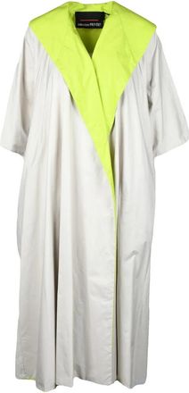 Collection Priv&eacute;e Short-Sleeved Raincoat with Contrasting Lining