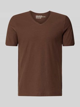 Mc Neal T-Shirt mit V-Ausschnitt und Rollsaum in Schlamm, Gr&ouml;&szlig;e XXXL