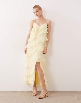 Vila Vestito lungo con spalline sottili e volant giallo pastello con spacco sulla gamba