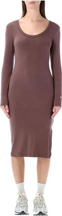 Nike Chill Knit Strakke Lange Mouw Midi Jurk - Dames - Kleedjes - Bruin - XS - Polyester - Kleedjes