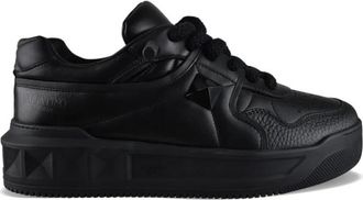 Valentino Garavani One Stud XL Low-Top Sneaker - Heren - Sneakers - Zwart - 40 1/2 EU - Leer - Schoenen