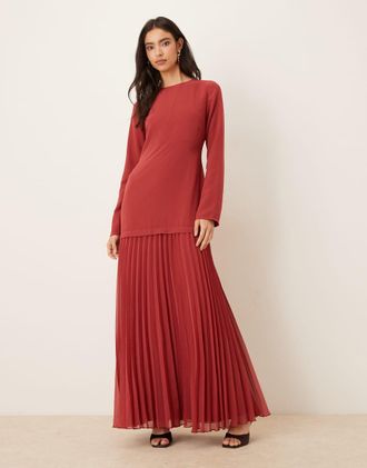 Asos Vestito lungo a maniche lunghe rosso intenso con gonna a pieghe