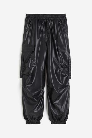 H&M Beschichtete Cargohose - Schwarz