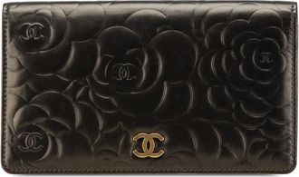 Chanel Portafoglio bi-fold Camellia CC in pelle di agnello goffrata 2013-2014 - Nero