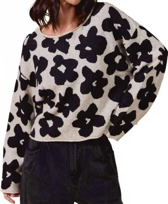 So Me Flower Sweater Top In Black