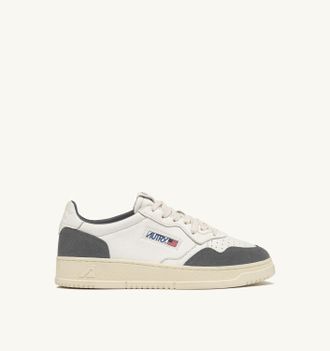Autry MEDALIST LOW SNEAKERS IN WHITE NAPPA LEATHER AND MOREL SUEDE
