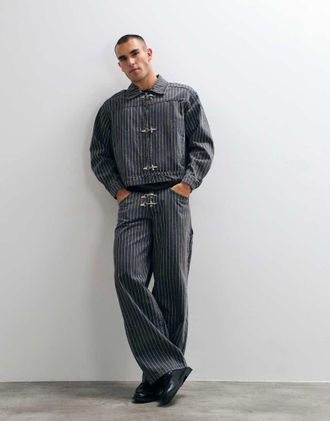 Liquor & Poker jeans coordinati baggy con dettaglio fibbia da pompiere a righe antracite-Grigio