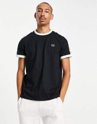 Fred Perry T-shirt nera con bordi a contrasto e fettuccia-Nero